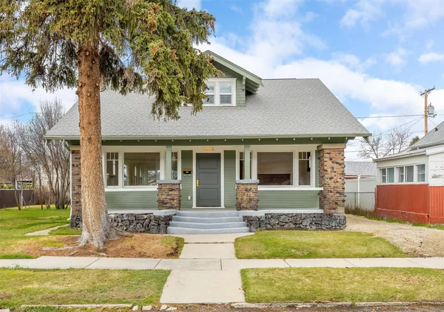Photo 2 of Single family home for sale at 1809 Phillips Ave, Butte, MT 59701 | MLS# 30078364 | Listing updated on 2026-09-14