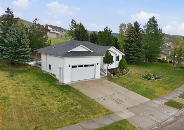 Photo 2 of Single family home for sale at 6872 Joy Dr, Missoula, MT 59803 | MLS# 30078397 | Listing updated on 2026-10-04