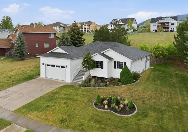 Photo 3 of Single family home for sale at 6872 Joy Dr, Missoula, MT 59803 | MLS# 30078397 | Listing updated on 2026-10-04