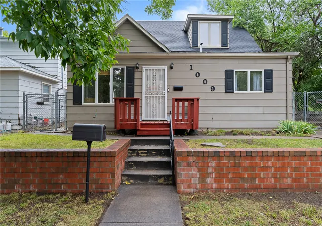 Photo 2 of Single family home for sale at 1009 3rd Avenue S, Great Falls, MT 59405 | MLS# 30078320 | Listing updated on 2026-09-29