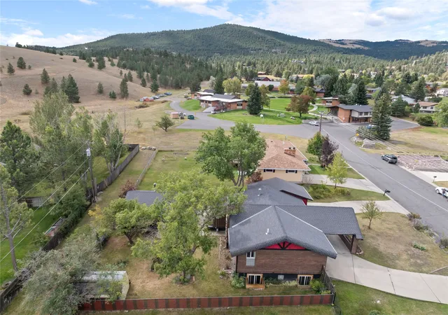Photo 2 of Single family home for sale at 431 S Lamborn St, Helena, MT 59601 | MLS# 30076919 | Listing updated on 2026-09-19