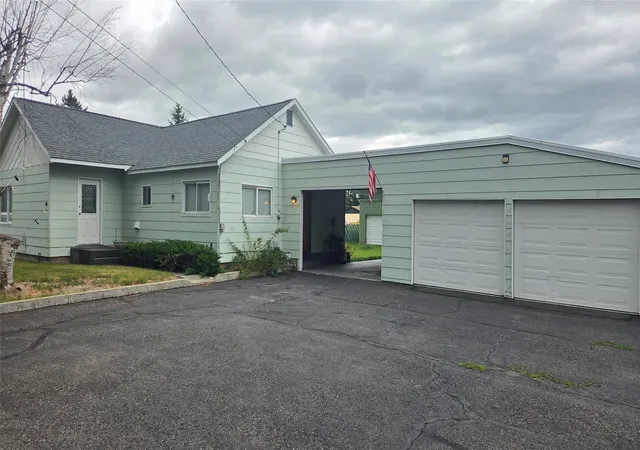 Photo 2 of Single family home for sale at 36 Willow Dr, Kalispell, MT 59901 | MLS# 30078393 | Listing updated on 2026-09-15