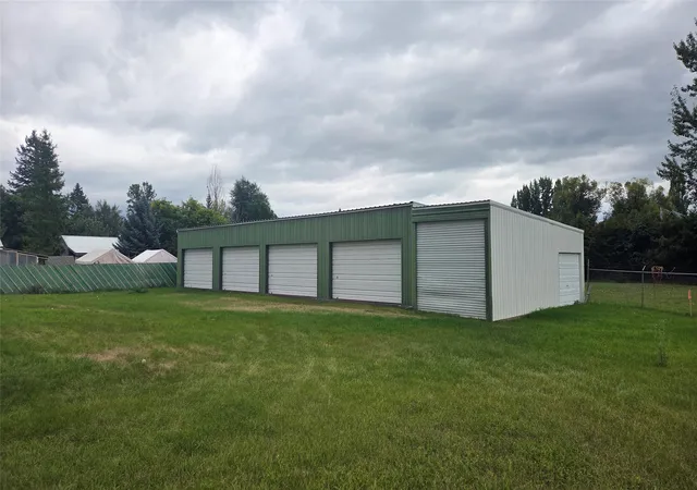 Photo 3 of Single family home for sale at 36 Willow Dr, Kalispell, MT 59901 | MLS# 30078393 | Listing updated on 2026-09-15