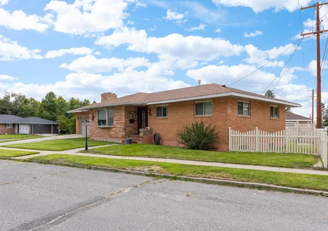 Photo 2 of Single family home for sale at 3033 Edwards St, Butte, MT 59701 | MLS# 30078441 | Listing updated on 2026-09-16