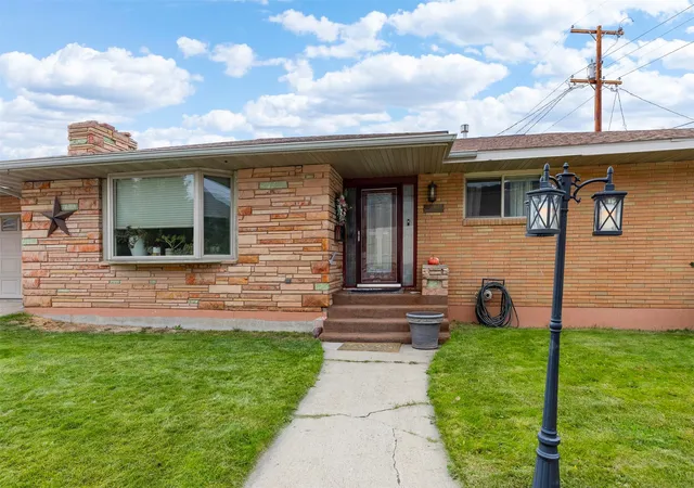 Photo 3 of Single family home for sale at 3033 Edwards St, Butte, MT 59701 | MLS# 30078441 | Listing updated on 2026-09-16