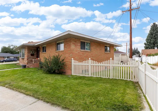 Photo 4 of Single family home for sale at 3033 Edwards St, Butte, MT 59701 | MLS# 30078441 | Listing updated on 2026-09-16