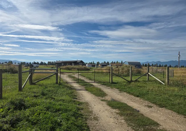 Photo 3 of Single family home for sale at 779 Hollibaugh Rd, Stevensville, MT 59870 | MLS# 30078465 | Listing updated on 2026-09-23