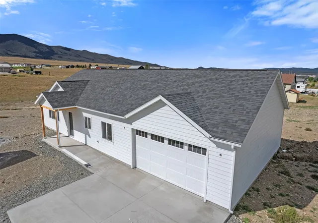 Photo 3 of Single family home for sale at 8 Prickley Pear Dr, Townsend, MT 59644 | MLS# 30078485 | Listing updated on 2026-09-16