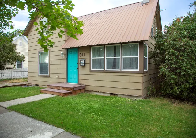 Photo 1 of Single family home for sale at 811 6th Avenue W, Kalispell, MT 59901 | MLS# 30078389 | Listing updated on 2026-09-16