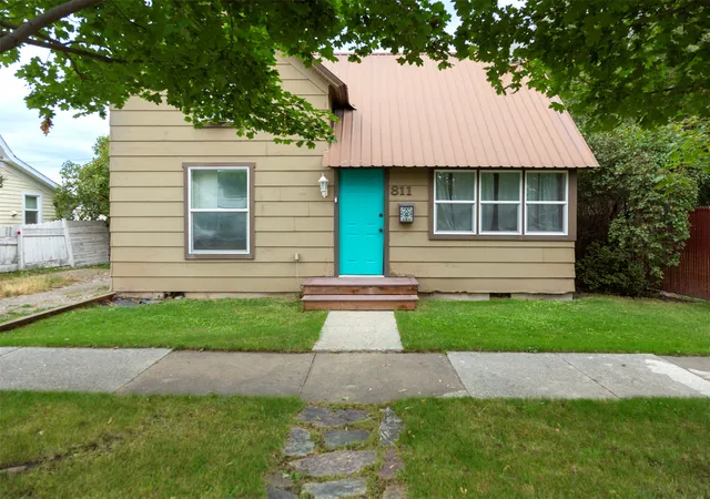 Photo 2 of Single family home for sale at 811 6th Avenue W, Kalispell, MT 59901 | MLS# 30078389 | Listing updated on 2026-09-16