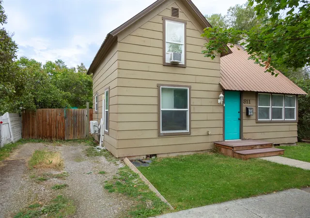 Photo 3 of Single family home for sale at 811 6th Avenue W, Kalispell, MT 59901 | MLS# 30078389 | Listing updated on 2026-09-16