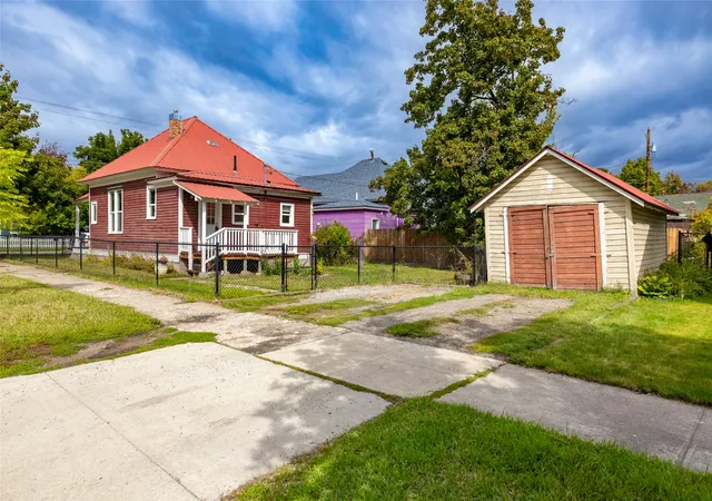 Photo 2 of Single family home for sale at 303 5th Avenue W, Kalispell, MT 59901 | MLS# 30078406 | Listing updated on 2026-10-06