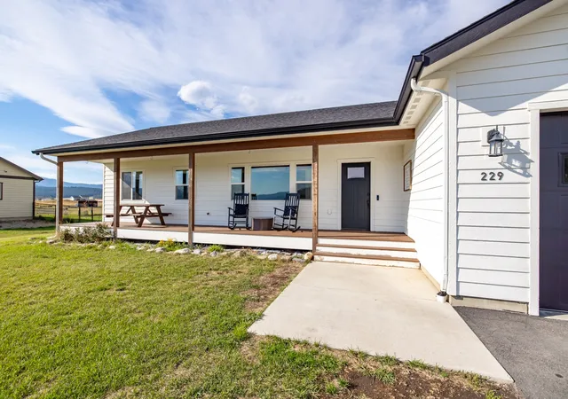 Photo 3 of Single family home for sale at 229 Swiss Dr, Kalispell, MT 59901 | MLS# 30078557 | Listing updated on 2026-09-17