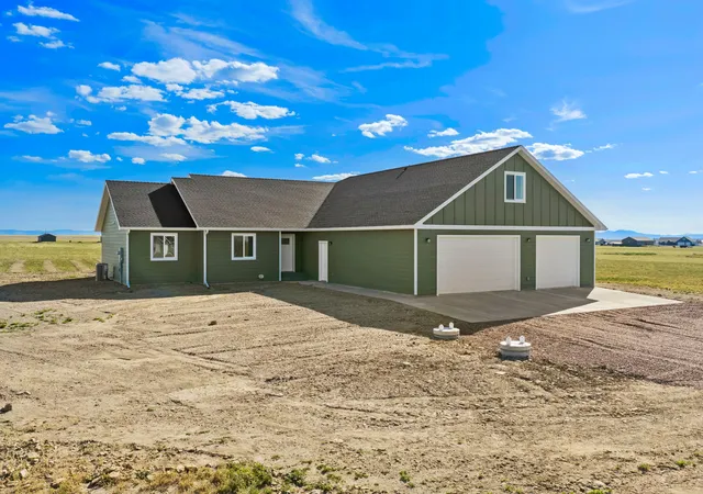 Photo 2 of Single family home for sale at 16 Scorpio Dr, Great Falls, MT 59404 | MLS# 30078200 | Listing updated on 2026-10-07