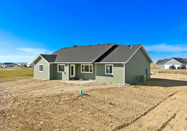 Photo 3 of Single family home for sale at 16 Scorpio Dr, Great Falls, MT 59404 | MLS# 30078200 | Listing updated on 2026-10-07