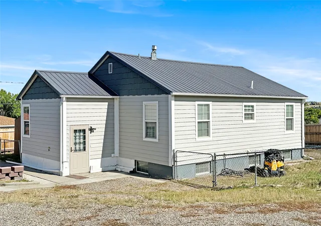 Photo 1 of Single family home for sale at 151 10th Avenue N, Shelby, MT 59474 | MLS# 30078404 | Listing updated on 2026-09-18