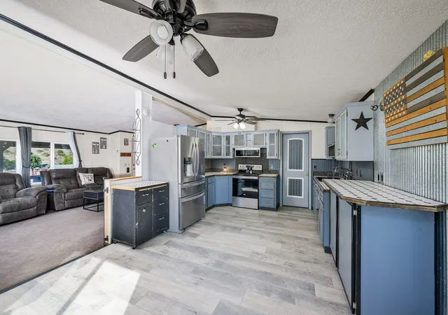 Photo 3 of Manufactured home for sale at 2821 Us Hwy 87 E, Billings, MT 59101 | MLS# 30078483 | Listing updated on 2026-09-21
