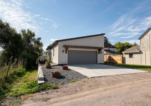 Photo 2 of Townhouse for sale at 722 Elm St, Helena, MT 59601 | MLS# 30078568 | Listing updated on 2026-09-18