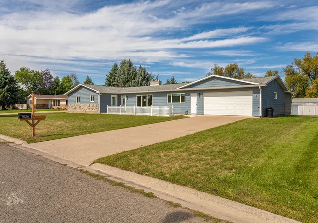 Single family home for sale at 1518 Meadowlark Dr, Great Falls, MT 59404 | MLS# 30078663
