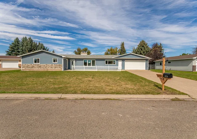 Photo 1 of Single family home for sale at 1518 Meadowlark Dr, Great Falls, MT 59404 | MLS# 30078663 | Listing updated on 2026-09-22