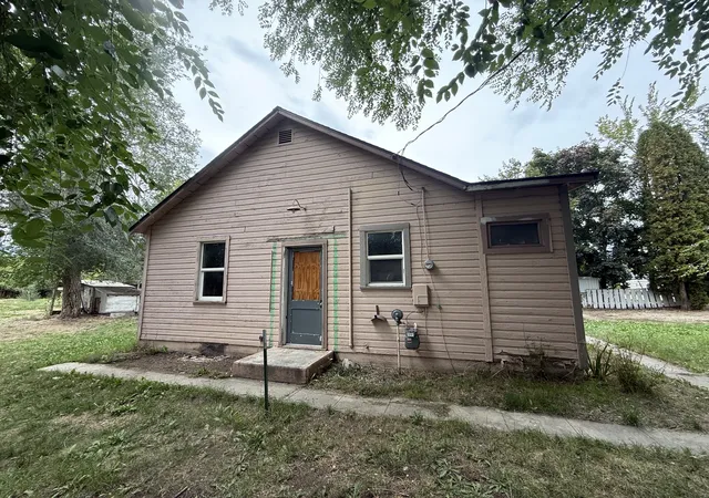 Photo 3 of Single family home for sale at 117 Daly Ave, Hamilton, MT 59840 | MLS# 30078731 | Listing updated on 2026-09-23