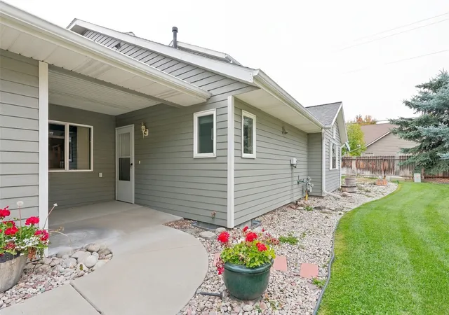 Photo 3 of Townhouse for sale at 24 Cheyenne Trl, Hamilton, MT 59840 | MLS# 30078727 | Listing updated on 2026-09-21