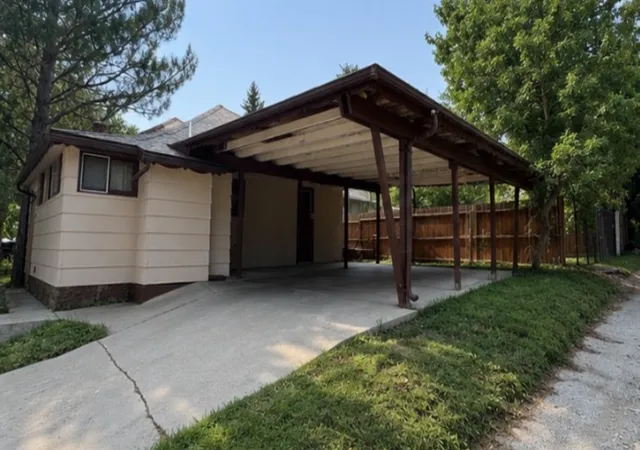 Photo 3 of Single family home for sale at 802 W Boulevard St, Lewistown, MT 59457 | MLS# 30078704 | Listing updated on 2026-09-21
