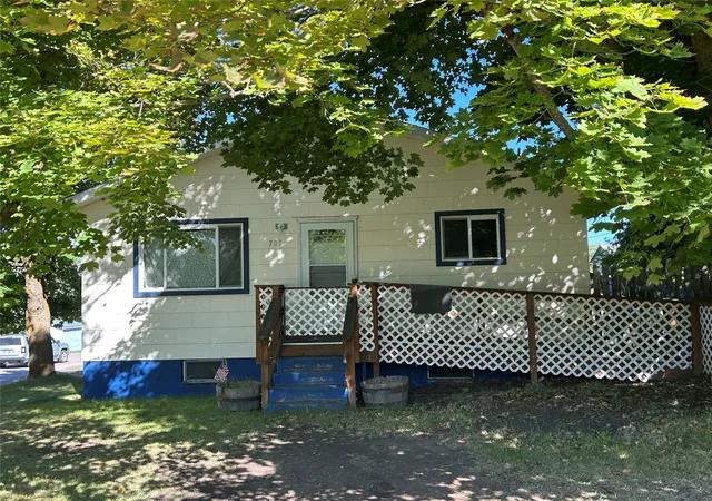 Photo 1 of Single family home for sale at 701 13th Avenue E, Polson, MT 59860 | MLS# 30078626 | Listing updated on 2026-09-23