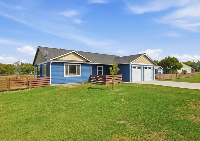 Photo 3 of Single family home for sale at 107 Park Pl, Stevensville, MT 59870 | MLS# 30078781 | Listing updated on 2026-09-22