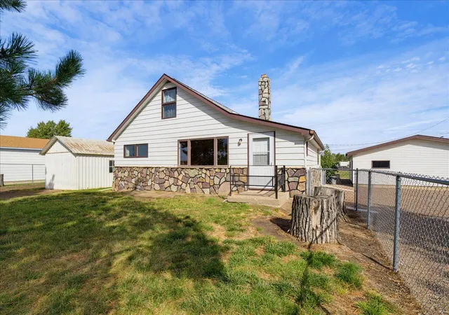 Single family home for sale at 1425 23rd Avenue S, Great Falls, MT 59405 | MLS# 30078487