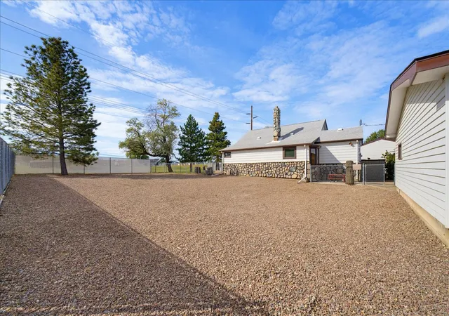 Photo 3 of Single family home for sale at 1425 23rd Avenue S, Great Falls, MT 59405 | MLS# 30078487 | Listing updated on 2026-09-22