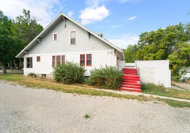 Photo 4 of Single family home for sale at 520 E 6th Avenue, Helena, MT 59601 | MLS# 30072576 | Listing updated on 2026-09-23