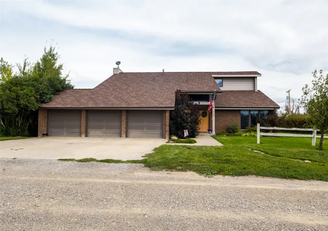 Photo 2 of Single family home for sale at 313 Ponoka Ave, Valier, MT 59486 | MLS# 30078808 | Listing updated on 2026-09-22