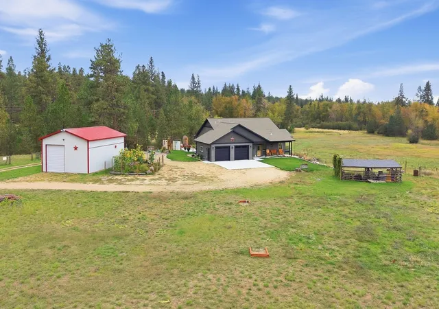 Single family home for sale at 111 Log Cabin Ln, Stevensville, MT 59870 | MLS# 30078495