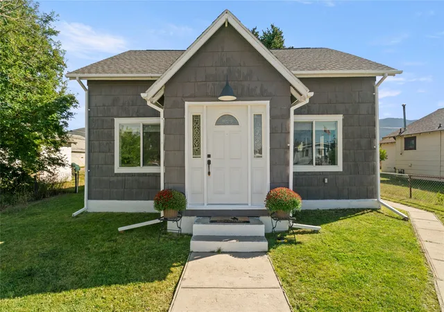Photo 1 of Single family home for sale at 1720 Thomas Ave, Butte, MT 59701 | MLS# 30078363 | Listing updated on 2026-09-26