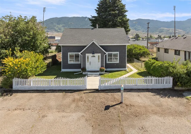 Photo 2 of Single family home for sale at 1720 Thomas Ave, Butte, MT 59701 | MLS# 30078363 | Listing updated on 2026-09-26