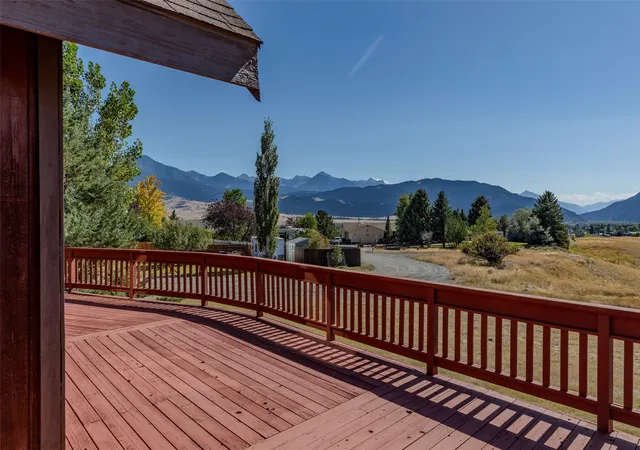 Photo 3 of Single family home for sale at 418 W Summit St, Livingston, MT 59047 | MLS# 30078818 | Listing updated on 2026-09-23