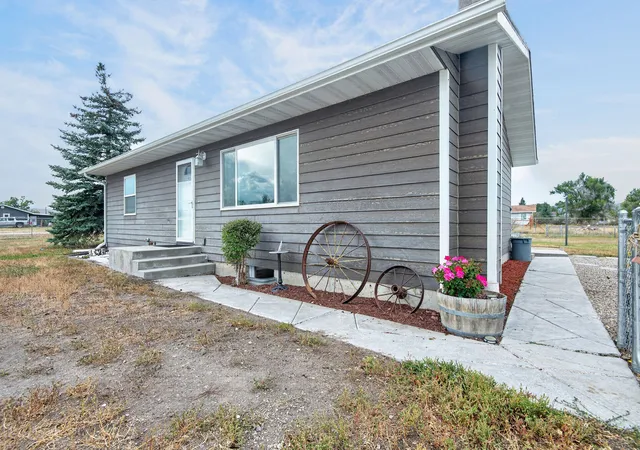 Photo 3 of Single family home for sale at 424 Cactus Rd, Helena, MT 59602 | MLS# 30078580 | Listing updated on 2026-09-27