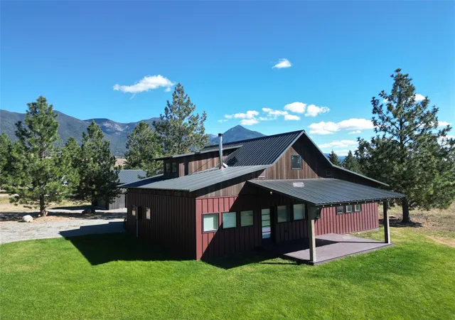 Photo 3 of Single family home for sale at 233 Acres Ln, Eureka, MT 59917 | MLS# 30078847 | Listing updated on 2026-09-23