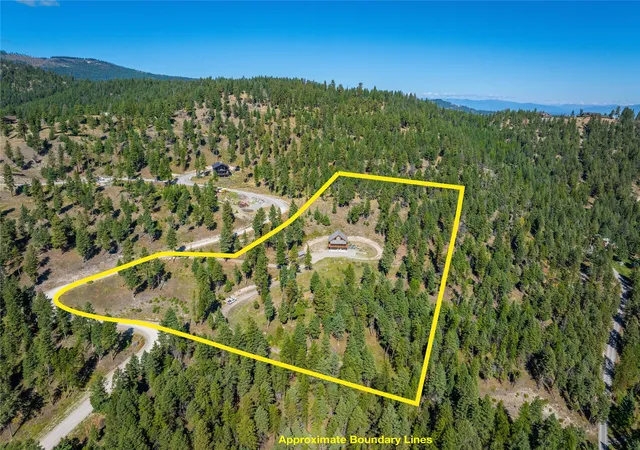 Photo 2 of Single family home for sale at 204 Bear Cyn Rd, Lakeside, MT 59922 | MLS# 30078687 | Listing updated on 2026-10-02