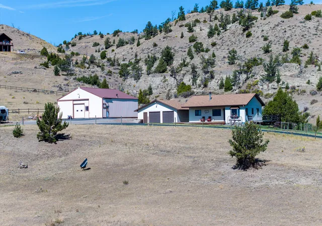 Photo 1 of Single family home for sale at 413 Old Clyde Park Rd, Livingston, MT 59047 | MLS# 30078905 | Listing updated on 2026-10-28