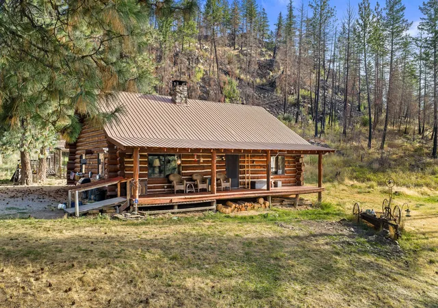 Photo 1 of Single family home for sale at 70 Mclaughlin Crk Rd, Paradise, MT 59856 | MLS# 30078575 | Listing updated on 2026-10-21