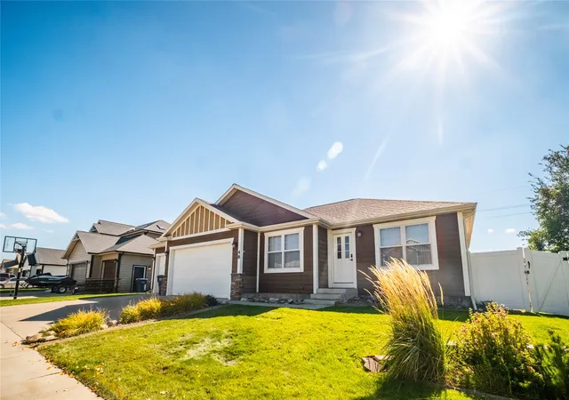 Photo 1 of Single family home for sale at 48 37th Avenue Ne, Great Falls, MT 59404 | MLS# 30078984 | Listing updated on 2026-10-20