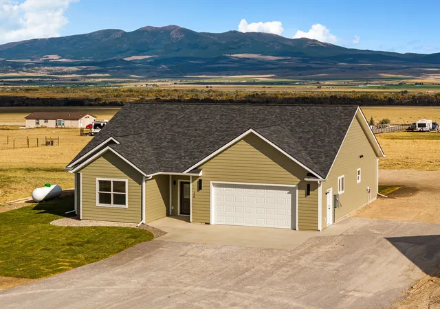 Photo 1 of Single family home for sale at 14 Nez Perce Trl, Townsend, MT 59644 | MLS# 30079363 | Listing updated on 2026-10-18