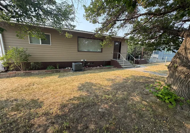 Photo 1 of Single family home for sale at 118 5th Avenue SW, Cut Bank, MT 59427 | MLS# 30079037 | Listing updated on 2026-10-19