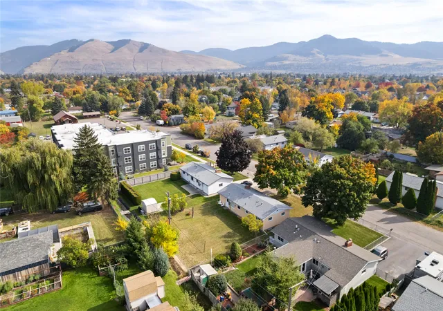 Photo 3 of Single family home for sale at 2406 S 9th Street W, Missoula, MT 59801 | MLS# 30079650 | Listing updated on 2026-10-19