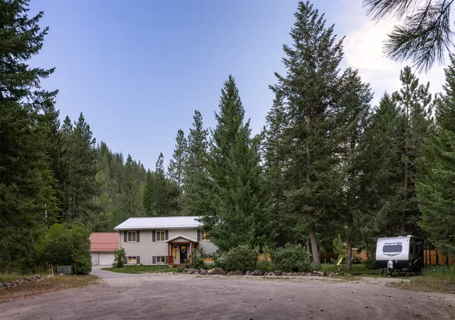 Photo 1 of Single family home for sale at 19420 Trout Ln, Bonner, MT 59823 | MLS# 30079732 | Listing updated on 2026-10-16