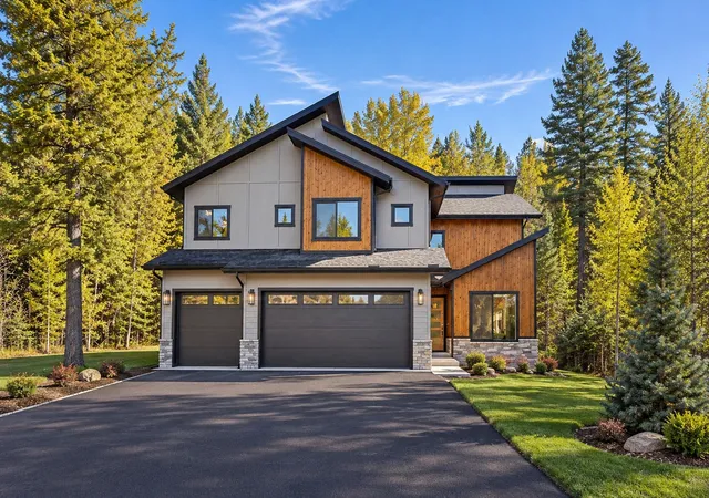 Photo 1 of Single family home for sale at 248 Oakmont Loop, Columbia Falls, MT 59912 | MLS# 30079934 | Listing updated on 2026-10-19