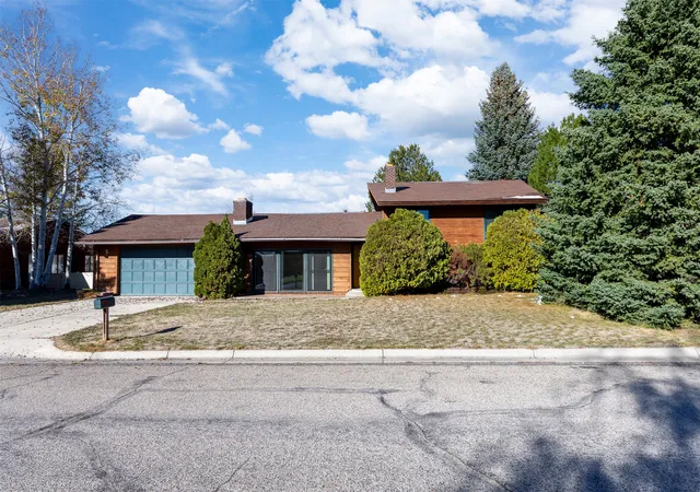 Photo 1 of Single family home for sale at 9 Bittersweet Dr, Butte, MT 59701 | MLS# 30079936 | Listing updated on 2026-10-20