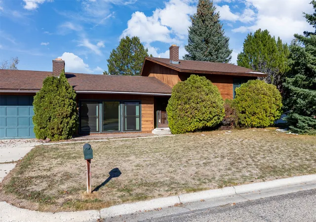 Photo 2 of Single family home for sale at 9 Bittersweet Dr, Butte, MT 59701 | MLS# 30079936 | Listing updated on 2026-10-20